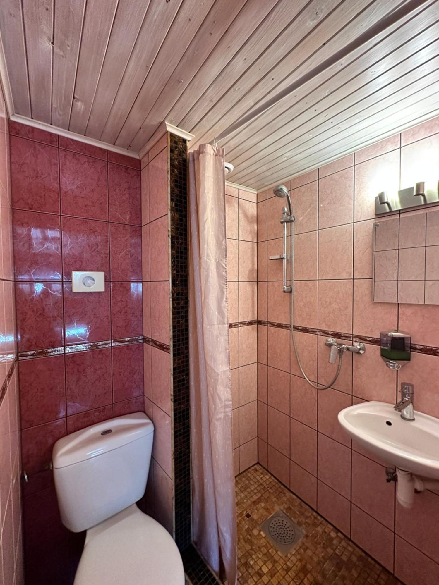 Guesthouse Maenniku Пярну Экстерьер фото