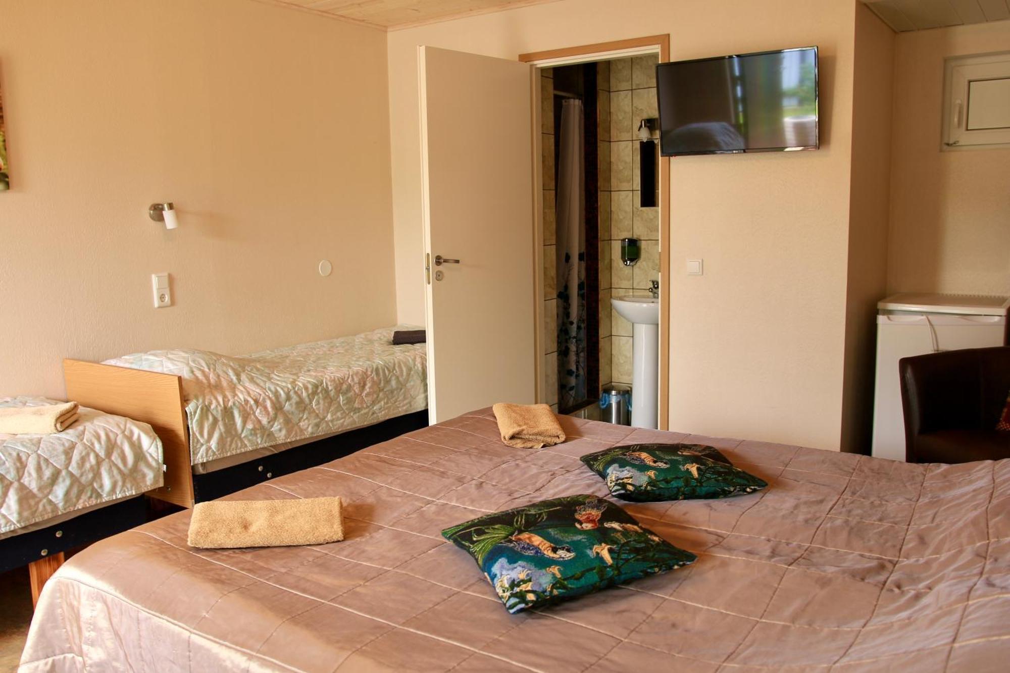 Guesthouse Maenniku Пярну Экстерьер фото